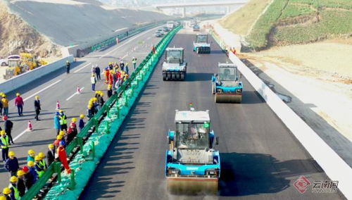 無人路面機(jī)群攤鋪 黑科技‘保山出道’，賦能路橋附屬工程建筑勞務(wù)分包新生態(tài)